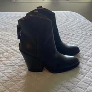 Franco sarto black NWOT Soft leather ankle booties size 7.5